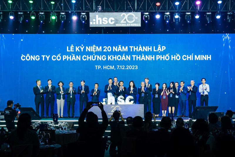 HĐQT, Ban lãnh đạo HSC mừng hành trình 20 năm phát triển cùng thị trường vốn Việt Nam phát triển