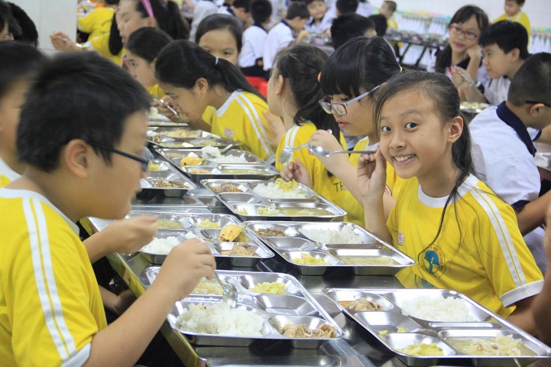 Dự án Bữa ăn học đường do Ajinomoto Việt Nam triển khai đang cung cấp thực đơn cân bằng dinh dưỡng cho học sinh lứa tuổi tiểu học trên toàn quốc.