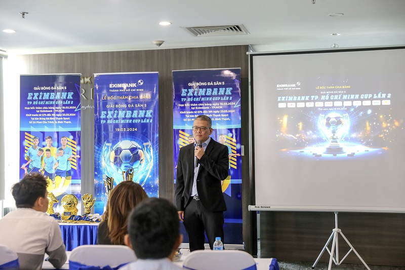 Ông Đoàn Khắc Hoàng, Giám đốc Eximbank TPHCM - Trưởng BTC Giải chia sẻ 