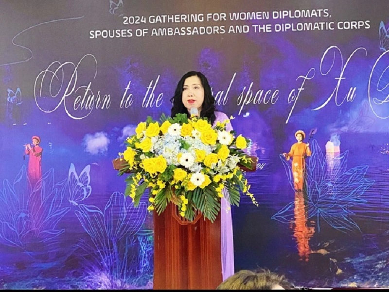 Thứ trưởng Bộ Ngoại giao Lê Thị Thu Hằng phát biểu tại chương trình.