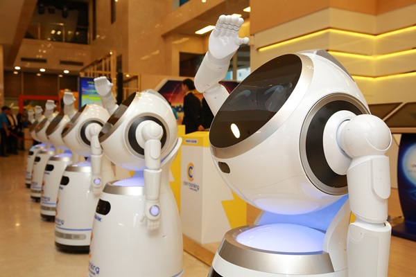 Nam A Bank là ngân hàng đầu tiên tại Việt Nam đưa robot vào giao dịch