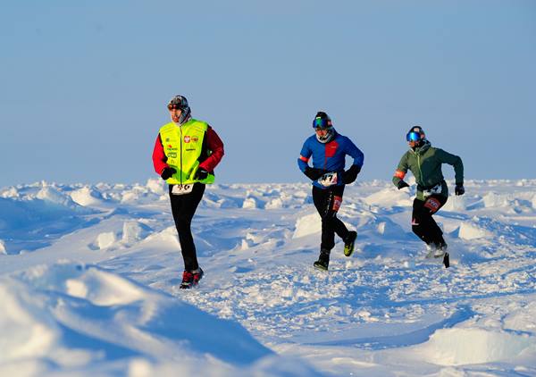 Với cự ly hơn 42km, cuộc thi Marathon Bắc Cực 2018 được xem là cuộc thi chạy bộ khắc nghiêt nhất thế giớ