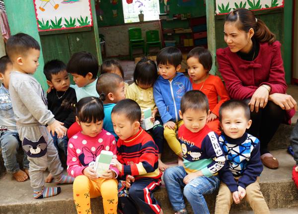 Trẻ em ở các trường vùng cao luôn được Amway Việt Nam ưu tiên Chương trình Amway One by One và Nutrilite Power of 5
