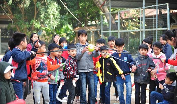 Hoạt động ngoài trời tại Làng trẻ em SOS Hà Nội trong Chương trìnhp/CSR Day