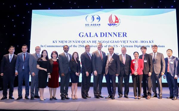 Lễ kỷ niệm 25 năm quan hệ ngoại giao Việt Nam – Hoa Kỳ, do Hội Đồng kinh doanh Hoa Kỳ - ASEAN (USABC) tổ chức.