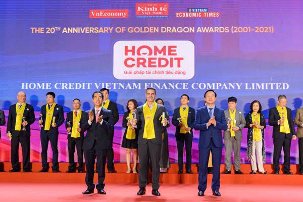 Home Credit Việt Nam đã vinh dự đón nhận giải thưởng Rồng Vàng lần thứ 7, 