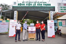 Dai-ichi Life Việt Nam tặng máy giúp thở đa năng cho Bệnh viện Lê Văn Thịnh