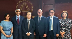 CEO Manulife Châu Á cam kết đầu tư lâu dài tại Việt Nam