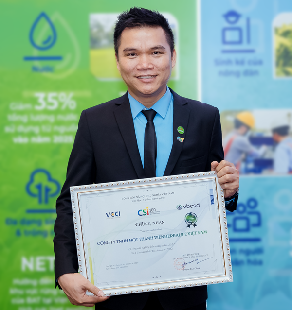 Ông Nguyễn Thành Đạt – Giám Đốc Truyền Thôngp/Herbalife VN tại buổi lễ trao giải CSI 2022