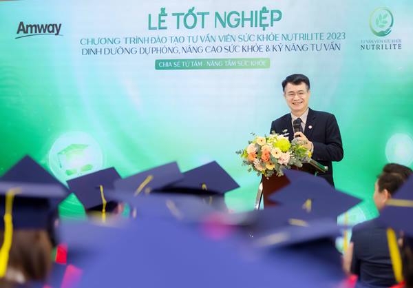 PGS.TS Trần Thanh Dương – Viện trưởng Viện Dinh Dưỡng Quốc Giap/phát biểu tại buổi lễ tốt nghiệp