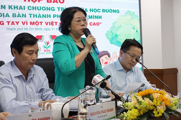 Bà Bùi Thị Diễm Thu – Phó giám đốc sở Giáo dục – Đào tạo TP.HCM tại buổi họp báo.