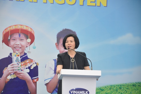 Bà Bùi Thị Hương, Giám đốc Điều hành Nhân sự - Hành chính và Đối ngoại Vinamilk khẳng định sẽ tiếp tục đồng hành cùng Quỹ sữa Vươn Cao Việt Nam để nhiều trẻ em được thụ hưởng sữa mỗi ngày.