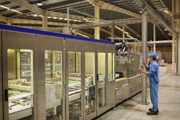 Nhân sự có điều kiện tiếp cận với các thiết bị, máy móc, công nghệ hiện đại tại các nhà máy của Vinamilk.