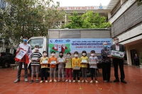 Vinamilk & Quỹ sữa “Vươn cao Việt Nam” trao tặng 1,7 triệu ly sữa cho trẻ em khó khăn trong đại dịch COVID-19