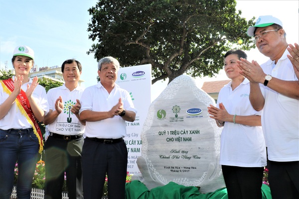 Vinamilk và “Quỹ 1 triệu cây xanh cho Việt Nam” trao tặng hơn 110.000 cây xanh cho tỉnh Bà Rịa Vũng Tàu.