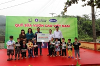 Quỹ sữa “Vươn cao Việt Nam” và Vinamilk đến với trẻ em khó khăn tỉnh Yên Bái