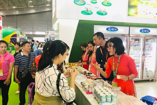 Nhiều hoạt động tiếp thị, giới thiệu sản phẩm được tổ chức tại Trung Quốc giúp người tiêu dùng làm quen với các sản phẩm Vinamilk.