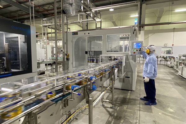 Các nhà máy của Vinamilk trên cả nước thực hiện “3 tại chỗ”, duy trì sản xuất, đảm bảo đáp ứng nhu cầu sản phẩm dinh dưỡng trong dịch bệnh.