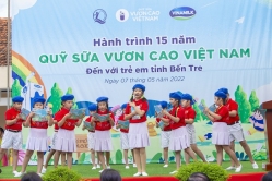 Quỹ sữa “Vươn cao Việt Nam” và Vinamilk dành nhiều món quà đặc biệt cho trẻ em nhân 15 năm thành lập