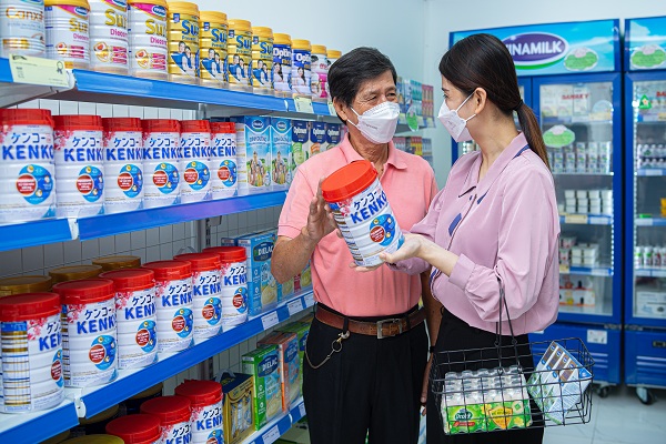 Vinamilk cũng là thương hiệu sữa được người tiêu dùng Việt Nam chọn mua nhiều nhất trong 10 năm liền theo Báo cáo dấu chân thương hiệu của Kantar Worldpanel. 