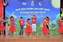 Vinamilk & Quỹ sữa “Vươn cao Việt Nam” tổ chức Trung thu cho trẻ em kém may mắn