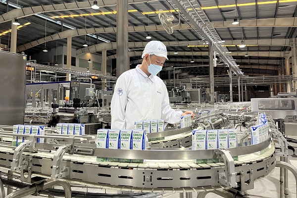 Các nhà máy sản xuất sữa nước tại Vinamilk đạt chứng nhận đăng ký từ FDA, các tiêu chuẩn như EU Organic, FSSC 22000, ISO 9001, Halal…