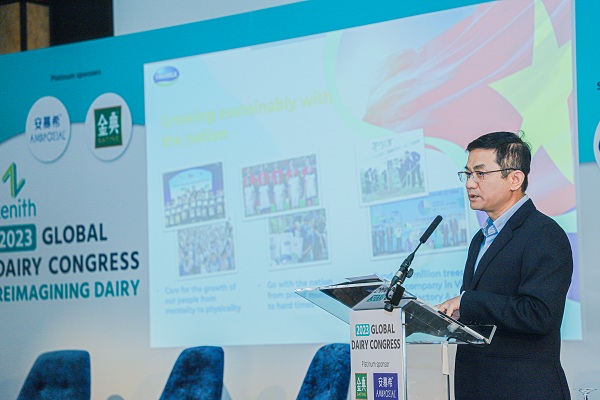 Ông Nguyễn Quang Trí – Giám đốc Điều hành Marketing, đại diện Vinamilk – doanh nghiệp duy nhất đến từ khu vực Đông Nam Á trình bày tham luận tại Hội nghị năm nay.