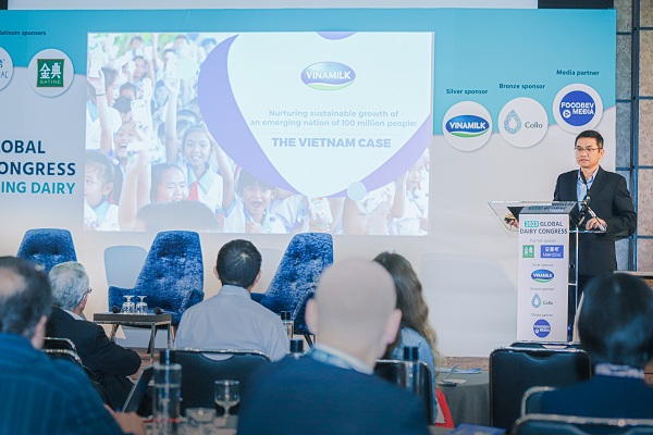 Khác với các tham luận thông thường, bài trình bày của Vinamilk được bắt đầu bằng câu chuyện truyền cảm hứng về Bà Mai Kiều Liên, một trong những người đặt nền móng cho ngành sữa Việt Nam.