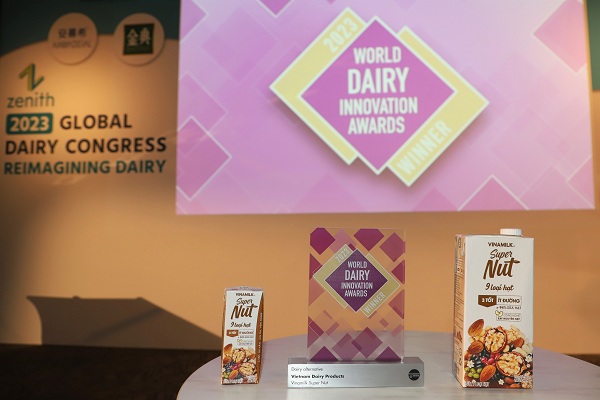 Tại Hội nghị sữa toàn cầu 2023 mới đây, Sữa 9 loại hạt Vinamilk Super Nut là sản phẩm được vinh danh “quán quân” tại giải thưởng The World Dairy Innovation Awards 2023 (Giải thưởng Ngành sữa toàn cầu về đổi mới năm 2023).