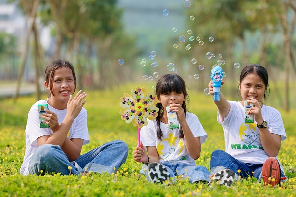 Niềm vui uống sữa của các em nhỏ là động lực lớn lao để Vinamilk bền bỉ duy trì chương trình Quỹ sữa Vươn cao Việt Nam trong suốt 16 năm qua.