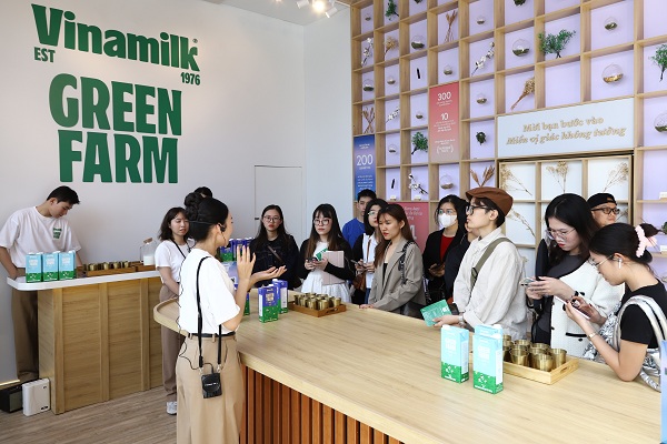Sự kiện trải nghiệm “Chu du miền vị giác” của nhãn hàng Vinamilk Green Farm thu hút sự quan tâm lớn từ cộng đồng.