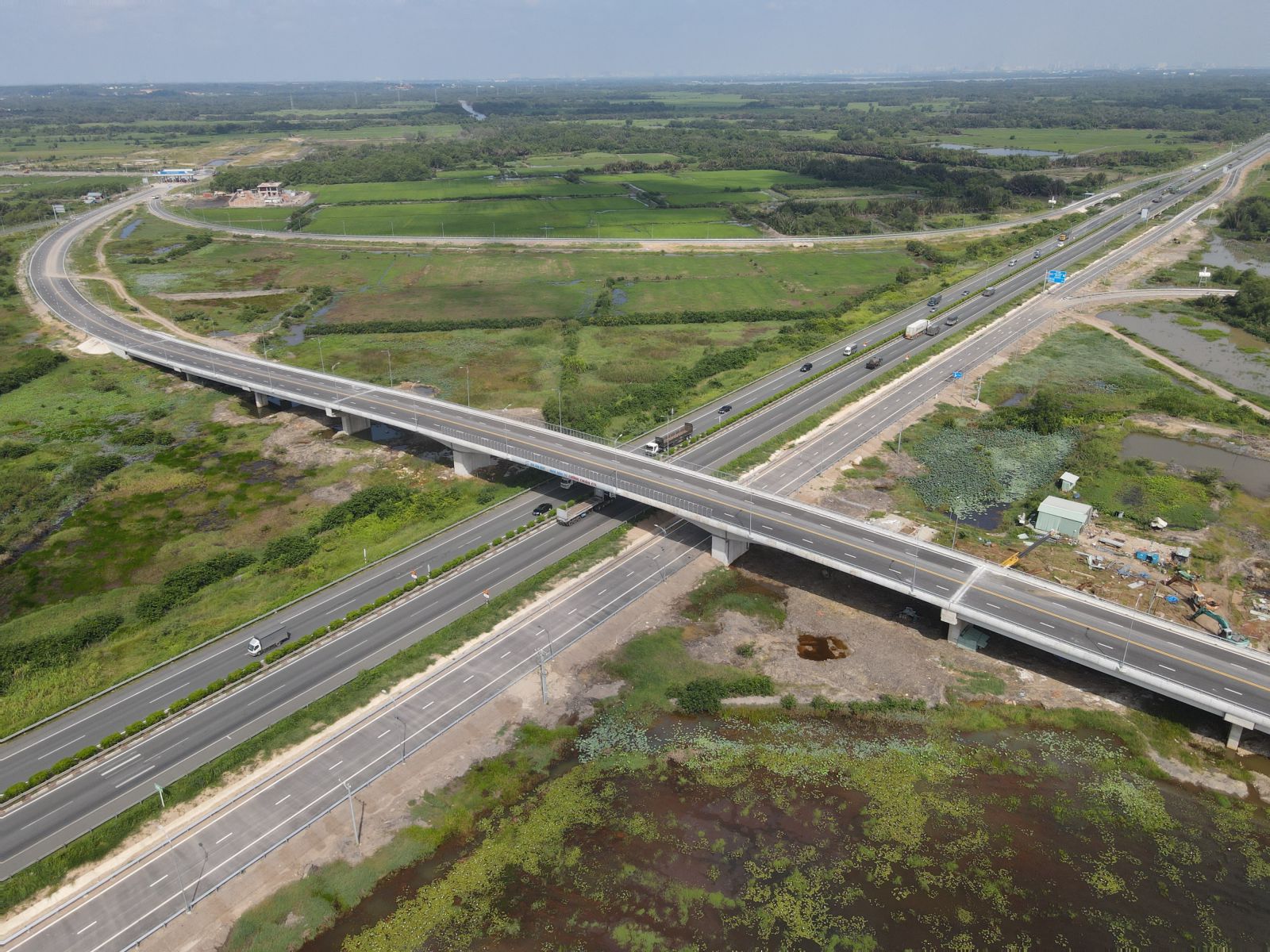 Nút giao giữa đường 319 nối dài với đường cao tốc TP.HCM - Long Thành - Dầu Giây