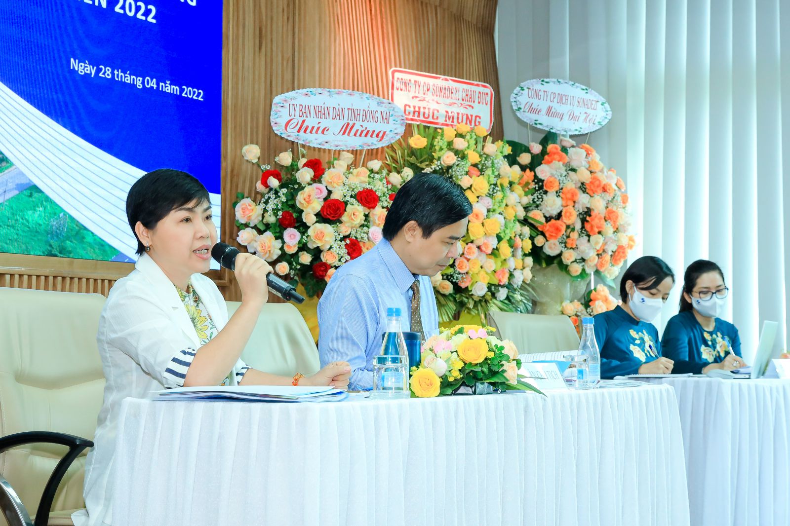 Chủ tịch HĐQT Sonadezi Đỗ Thị Thu Hằng chia sẻ với cổ đông về mục tiêu phát triển của Tổng công ty trong năm 2022