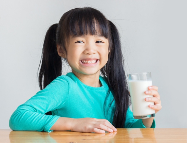 Sữa Cô Gái Hà Lan đã khởi xướng chương trình Uống sữa, Vận động, Khỏe mạnh. Chương trình được triển khai rộng rãi trên toàn quốc nhằm giáo dục về lợi ích của việc dinh dưỡng và vận động