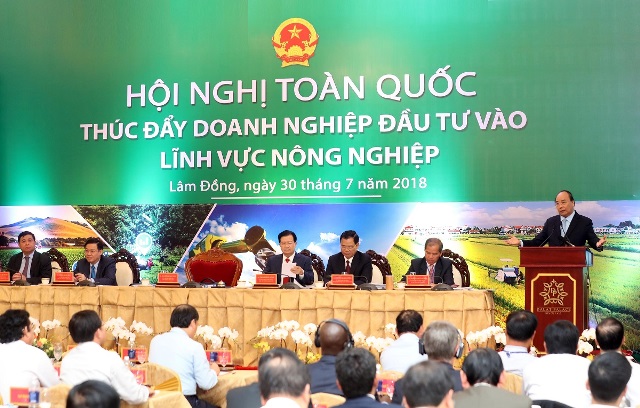 Thủ tướng Nguyễn Xuân Phúc Tại Hội nghị Toàn quốc thúc đẩy doanh nghiệp đầu tư vào lĩnh vực Nông nghiệp năm 2018.