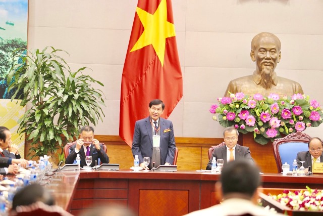 Doanh nhân Johnathan Hạnh Nguyễn đóng góp ý kiến tại Hội nghị Thủ tướng và doanh nghiệp.