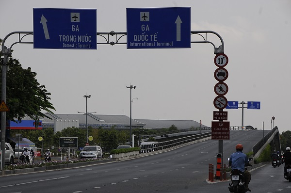 Hướng đi Ga Quốc tế Sân bay Tân Sơn Nhất, trong khoảng 5 phút không có một xe nào đi vào.