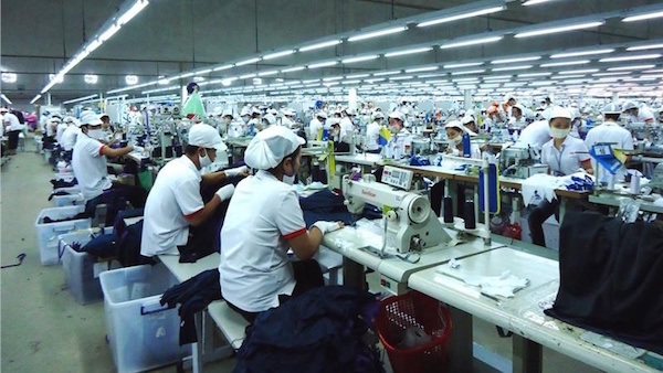 Do ảnh hưởng của dịch COVID-19, xuất nhập khẩu ngành dệt may Việt Nam giảm mạnh trong 4 tháng đầu năm 2020.