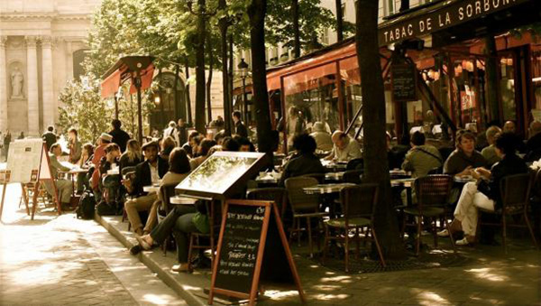 Cà phê vỉa hè, một nét đẹp văn hóa của người dân Pháp (ảnh internet).