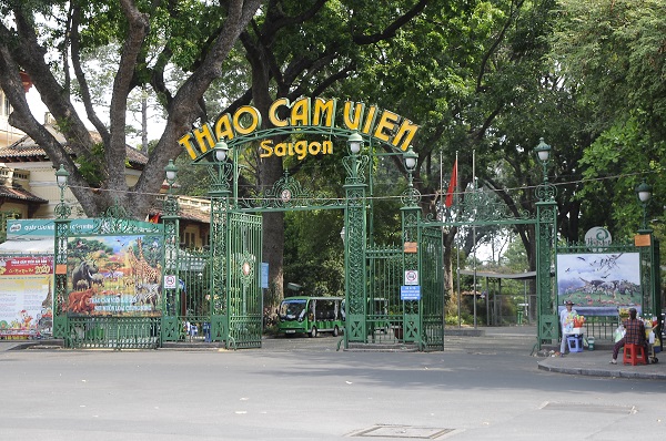 Thảo Cẩm Viên Sài Gòn, một trong những địa điểm du lịch ưa thích của người dân Thành phố bị ảnh hưởng nặng nề do đại dịch COVID-19, khiến những con thú nuôi tại đây đang đứng trước nguy cơ phải giảm khẩu phần của những suất ăn.