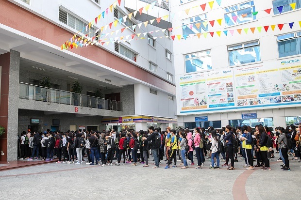 Trường Đại học Công nghệ TP. HCM cho 30.000 sinh viên nghỉ học để phòng chống dịch COVID-19.