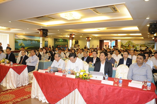 Các đại biểu và doanh nghiệp tham dự Hội nghị.