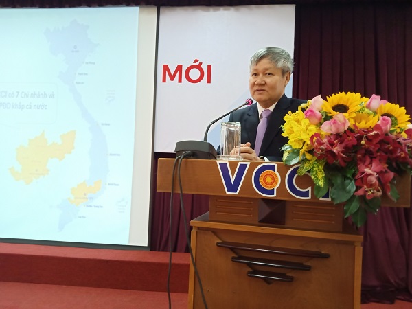 Ông Võ Tân Thành - Phó Chủ tịch Phòng Thương mại và Công nghiệp Việt Nam, Giám đốc VCCI/HCM phát biểu tại Lễ kết nạp Hội viên mới.