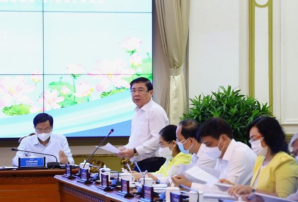 Chủ tịch UBND TP.HCM Nguyễn Thành Phong báo cáo Thủ tướng về tình hình kinh tế - xã hội của TP.HCM 4 tháng đầu năm 2021.