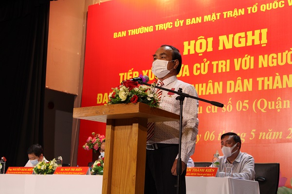 Doanh nhân Nguyễn Đặng Hiến trình bày chương trình hành động với cử tri quận 3, TP.HCM.