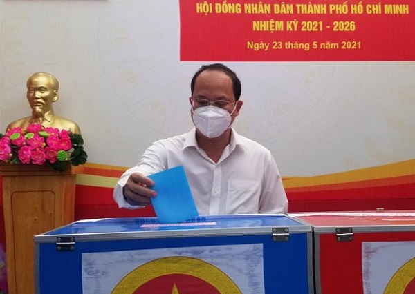 Phó bí thư Thành ủy TP.HCM Nguyễn Hồ Hải đã có mặt tại đơn vị bỏ phiếu số 22 tại Trường tiểu học Ngọc Hồi (quận Tân Bình) để thực hiện nghĩa vụp/công dân bỏ phiếu bầu cử ĐBQH khóa XV và ĐB HĐND các cấp nhiệm kỳ 2021-2026.