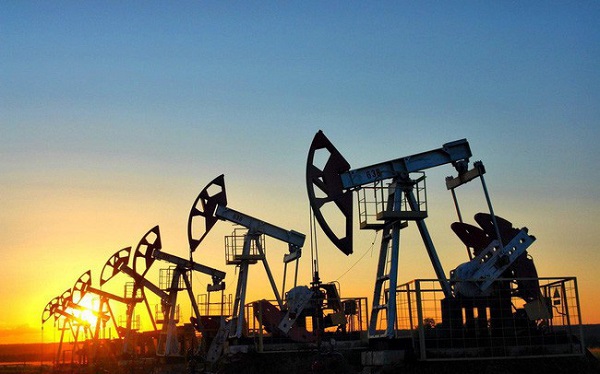 Giá dầu ngày 17/6 bất ngờ quay đầu giảm mạnh sau 5 phiên tăng liên tiếp.