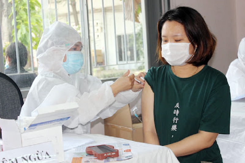 Tính đến nay Đồng Nai đã tiêm mũi 1 cho hơn 360.000 người và hơn 39.000 người được tiêm đủ 2 mũi vắc xin phòng COVID-19 (trong ảnh 