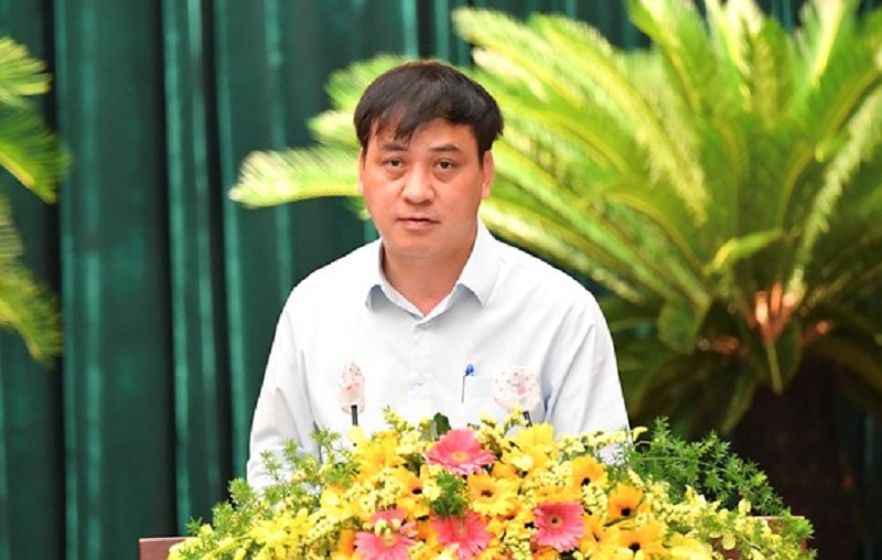 Phó Chủ tịch UBND TP.HCM Lê Hòa Bình đã trình bày dự thảo báo cáo kinh tế - xã hội, ngân sách 9 tháng đầu năm và mục tiêu, nhiệm vụ, giải pháp trọng tâm 3 tháng cuối năm 2021.