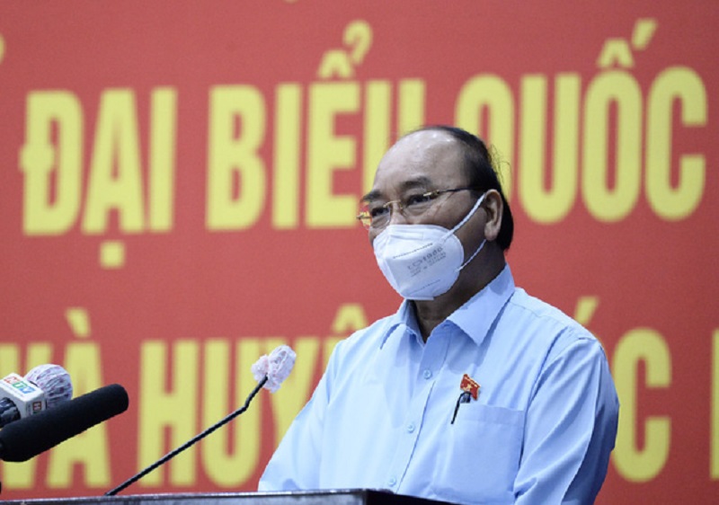 Chủ tịch nước Nguyễn Xuân Phúc phát biểu tại buổi tiếp xúc cử tri H. Hóc Môn và H. Củ Chi, sáng ngày 16/11 - Ảnh: Tự Trung.